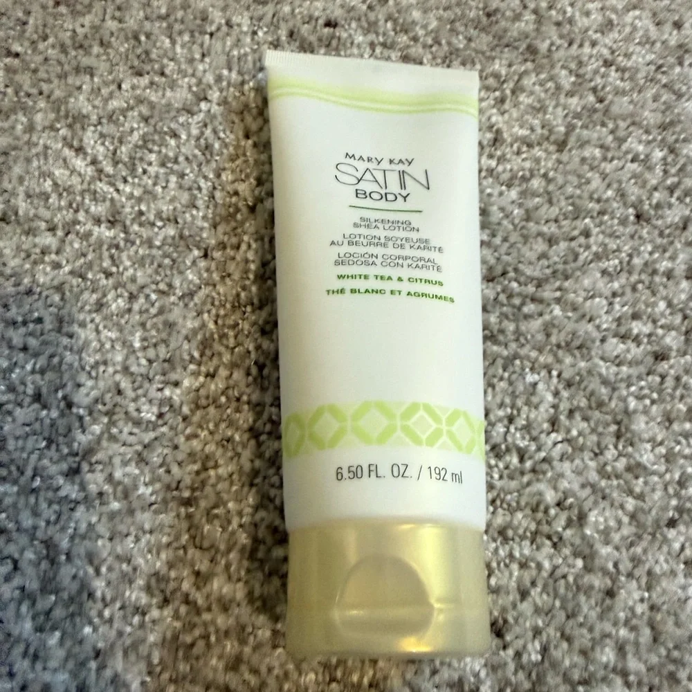 Mary Kay White Tea & Citrus Satin Body Silkening Shea Lotion New - Picture 1 of 2